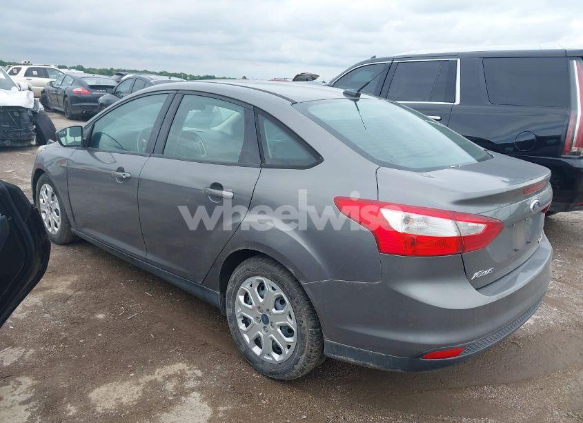 Photo 3 of 2012 Ford Focus SE (VIN 1FAHP3F2XCL430734)