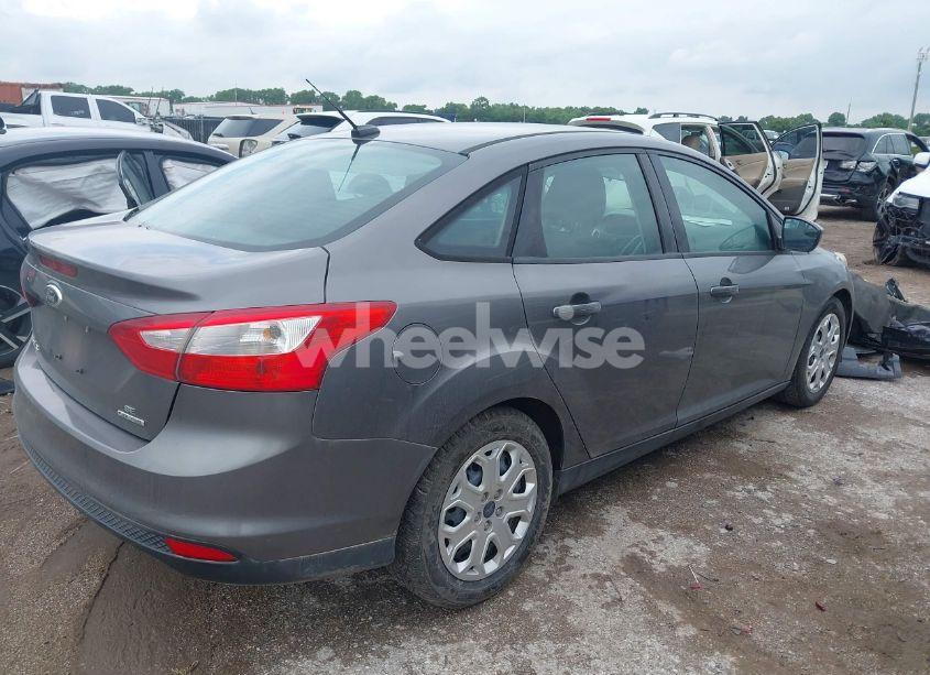 Photo 4 of 2012 Ford Focus SE (VIN 1FAHP3F2XCL430734)