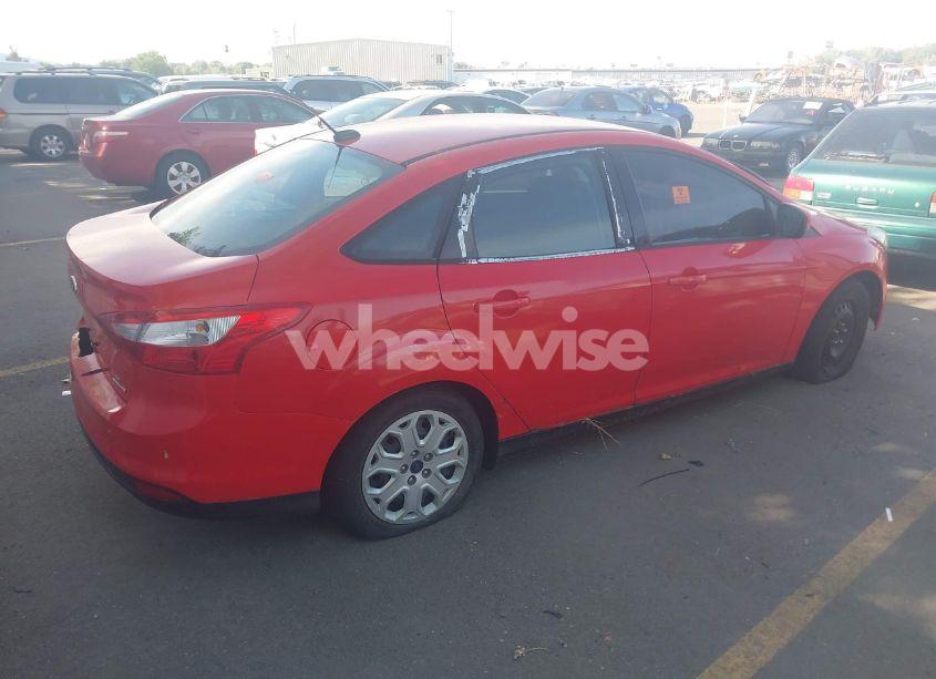 Photo 4 of 2012 Ford Focus SE (VIN 1FAHP3F2XCL454967)
