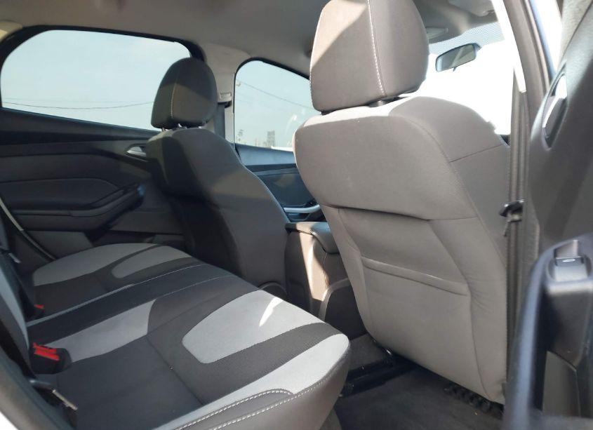 Photo 8 of 2012 Ford Focus SE (VIN 1FAHP3F2XCL477942)