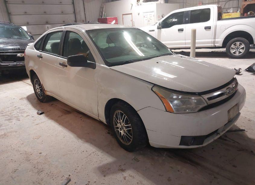 2010 Ford Focus SE (VIN 1FAHP3FN0AW121375) main photo