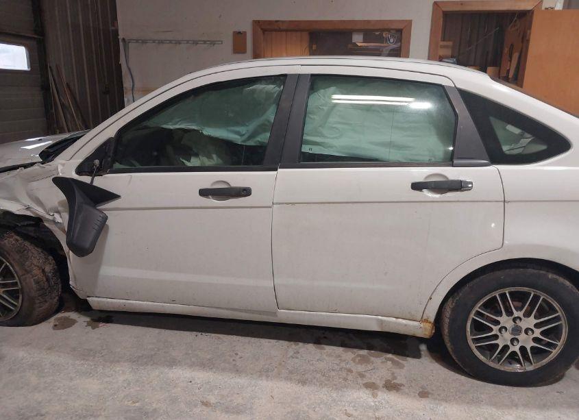 Photo 14 of 2010 Ford Focus SE (VIN 1FAHP3FN0AW121375)