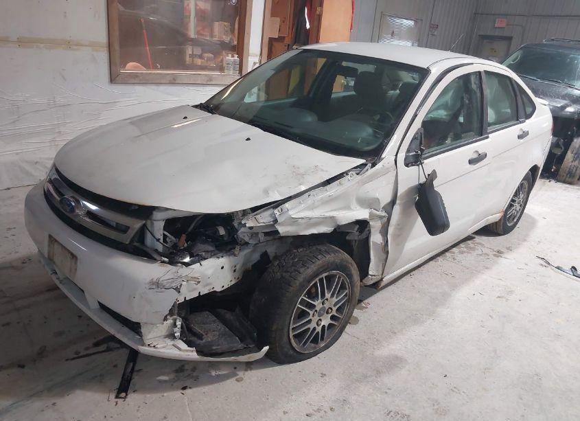 Photo 2 of 2010 Ford Focus SE (VIN 1FAHP3FN0AW121375)
