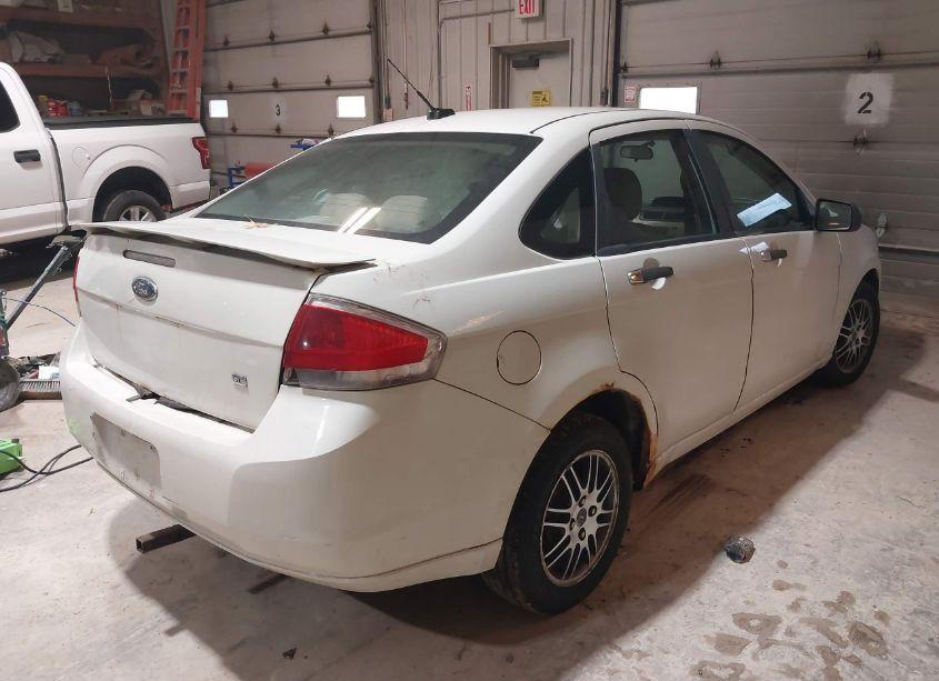 Photo 4 of 2010 Ford Focus SE (VIN 1FAHP3FN0AW121375)