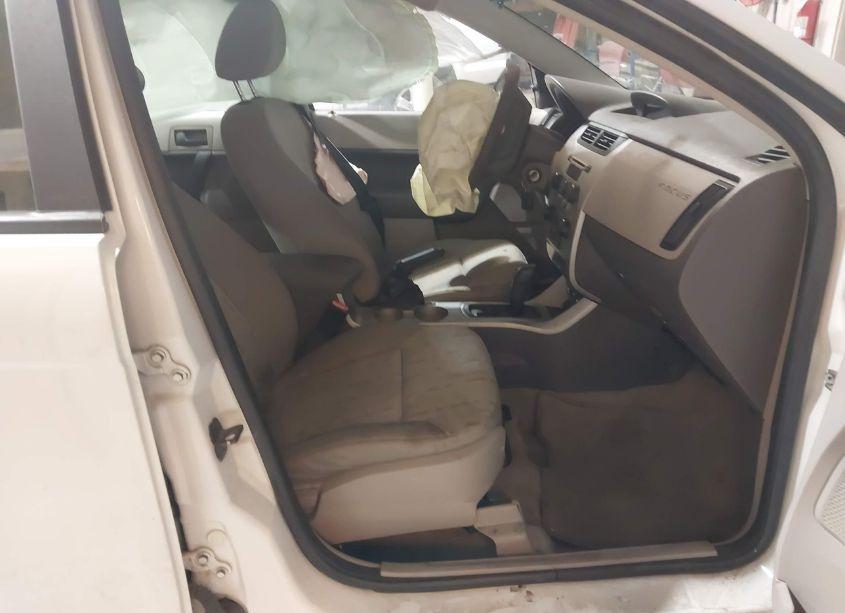 Photo 5 of 2010 Ford Focus SE (VIN 1FAHP3FN0AW121375)