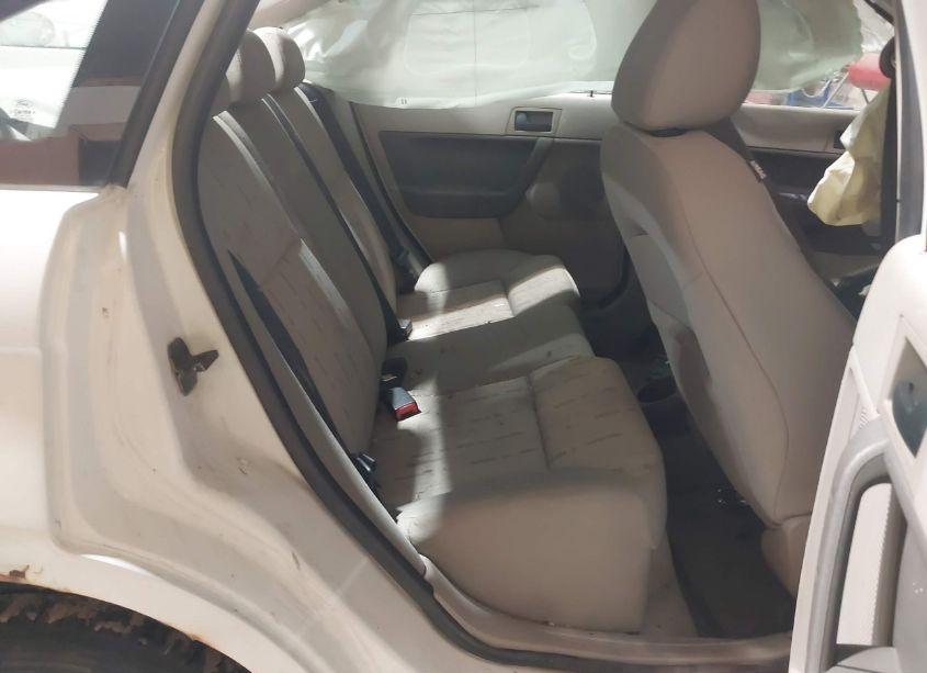 Photo 8 of 2010 Ford Focus SE (VIN 1FAHP3FN0AW121375)