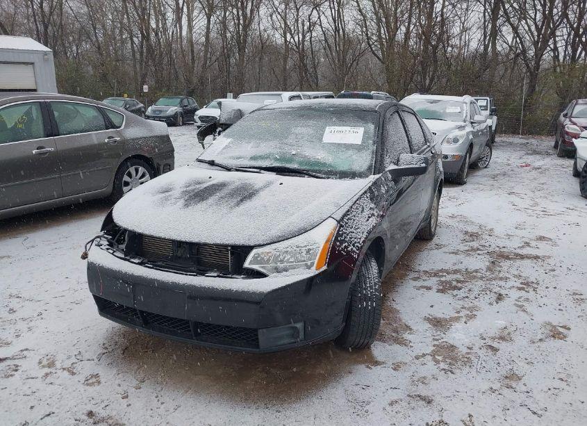 Photo 2 of 2010 Ford Focus SE (VIN 1FAHP3FN0AW147653)