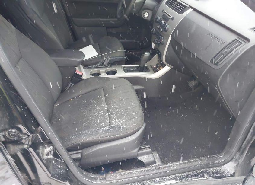 Photo 5 of 2010 Ford Focus SE (VIN 1FAHP3FN0AW147653)