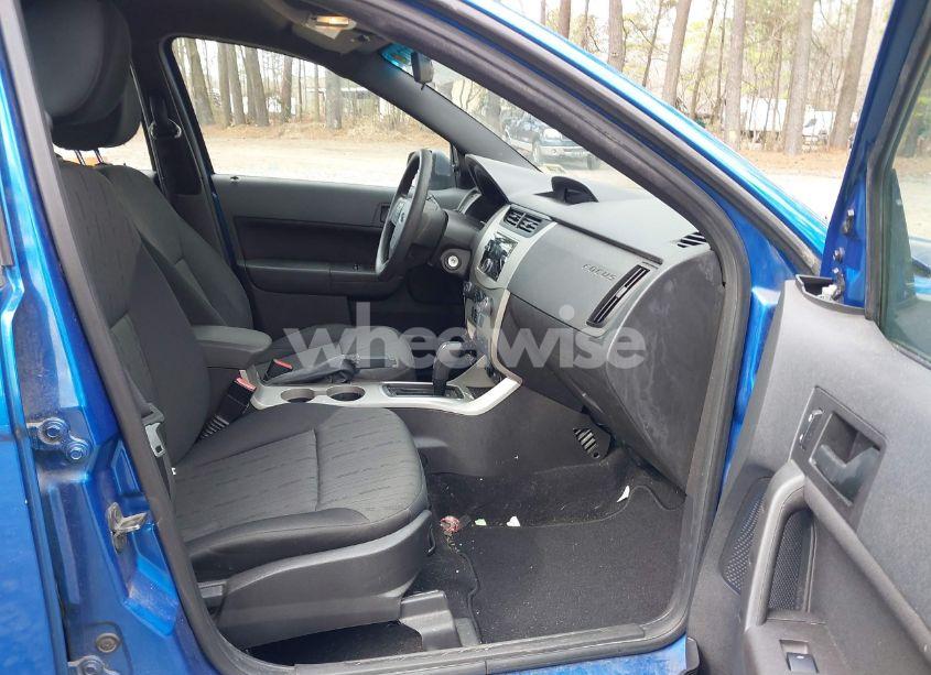 Photo 5 of 2010 Ford Focus SE (VIN 1FAHP3FN0AW149225)