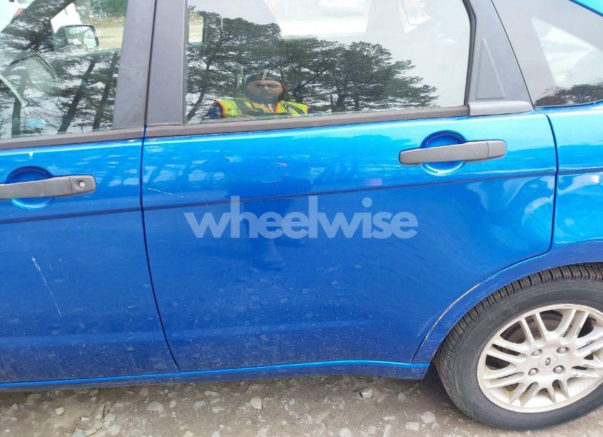 Photo 6 of 2010 Ford Focus SE (VIN 1FAHP3FN0AW149225)