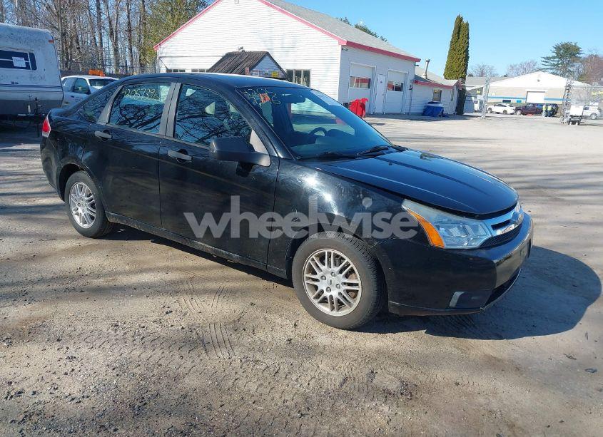 2010 Ford Focus SE (VIN 1FAHP3FN0AW213568) main photo