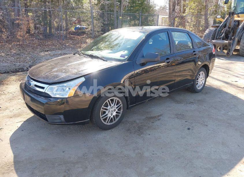 Photo 2 of 2010 Ford Focus SE (VIN 1FAHP3FN0AW213568)