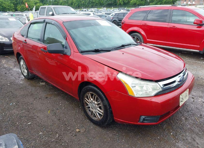 2010 Ford Focus SE (VIN 1FAHP3FN0AW218415) main photo