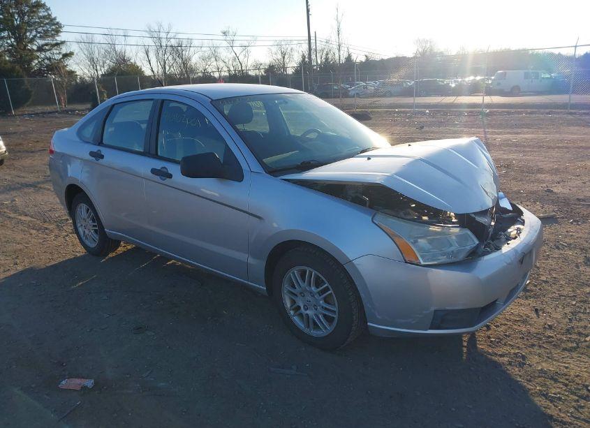 2010 Ford Focus SE (VIN 1FAHP3FN0AW233738) main photo