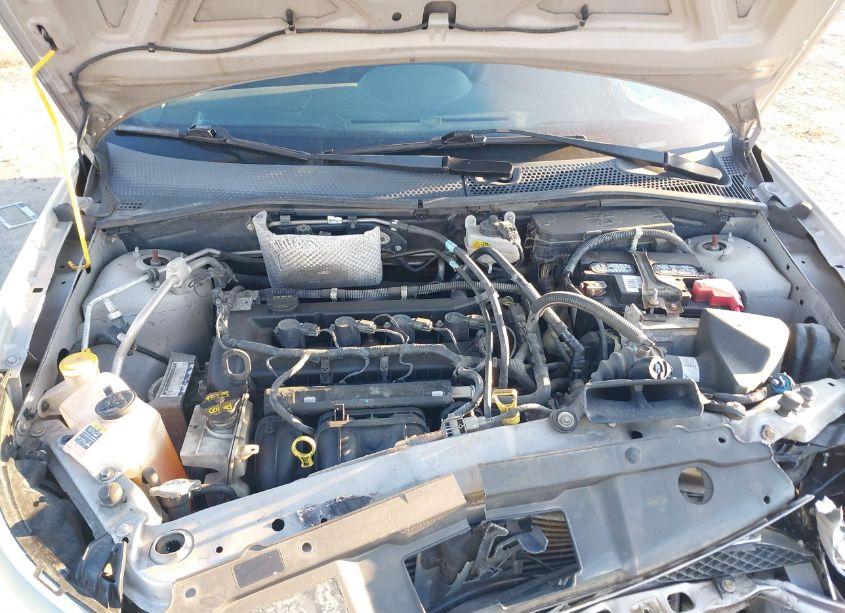 Photo 10 of 2010 Ford Focus SE (VIN 1FAHP3FN0AW233738)