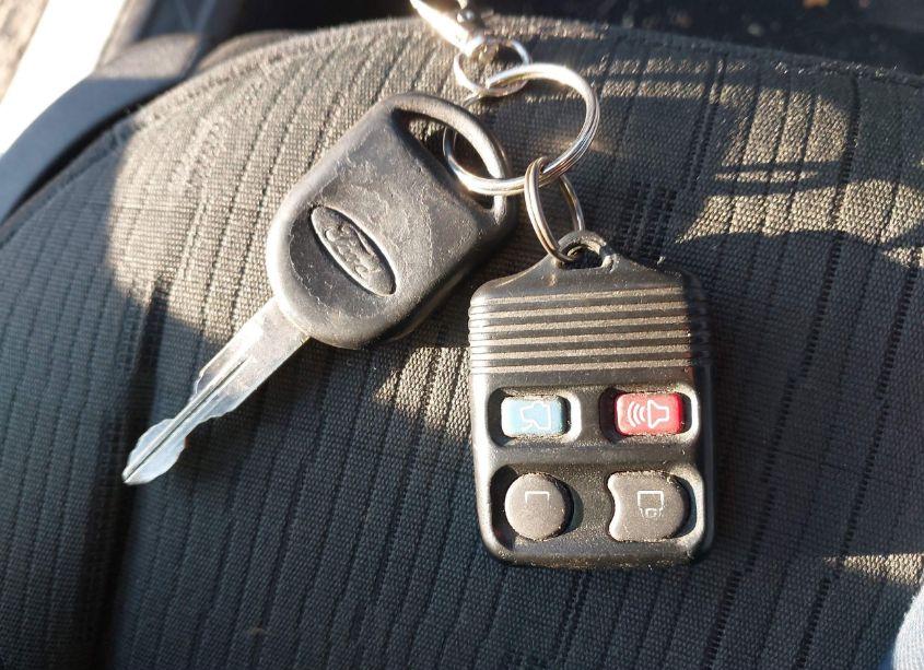 Photo 11 of 2010 Ford Focus SE (VIN 1FAHP3FN0AW233738)