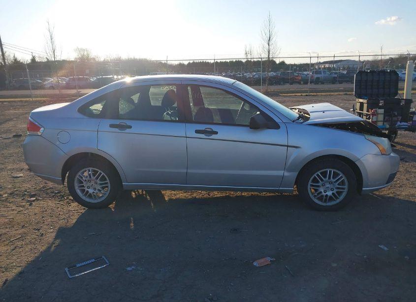 Photo 13 of 2010 Ford Focus SE (VIN 1FAHP3FN0AW233738)