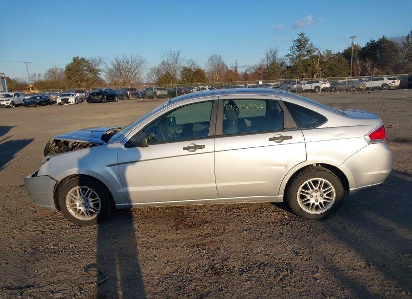 Photo 14 of 2010 Ford Focus SE (VIN 1FAHP3FN0AW233738)