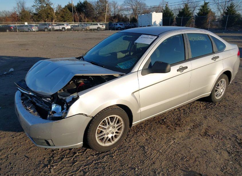 Photo 2 of 2010 Ford Focus SE (VIN 1FAHP3FN0AW233738)