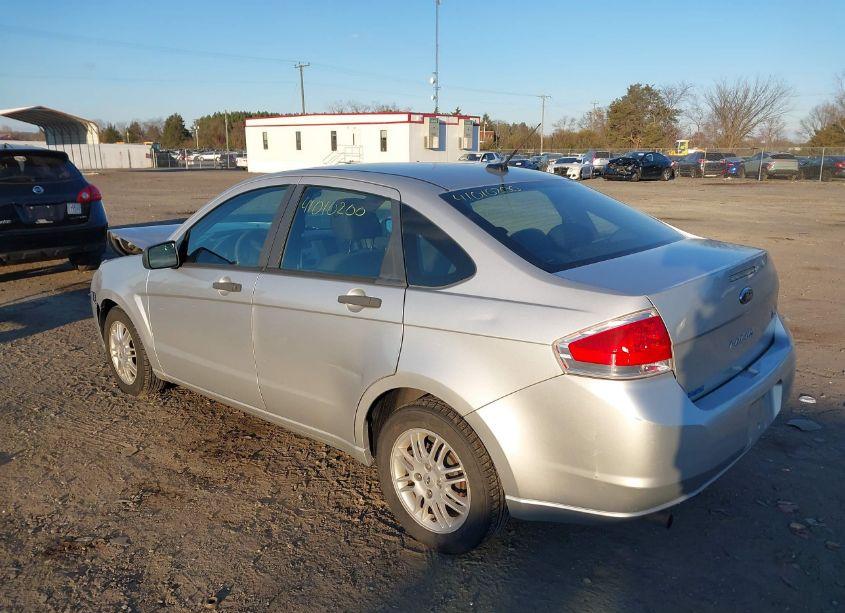 Photo 3 of 2010 Ford Focus SE (VIN 1FAHP3FN0AW233738)