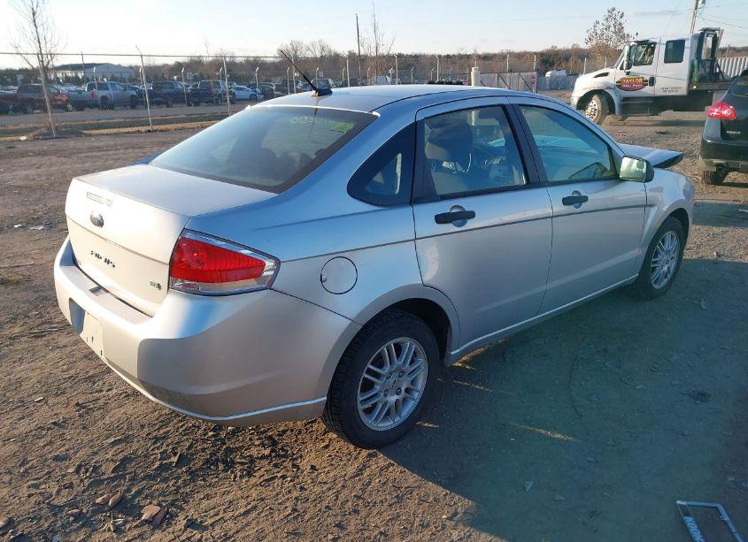 Photo 4 of 2010 Ford Focus SE (VIN 1FAHP3FN0AW233738)