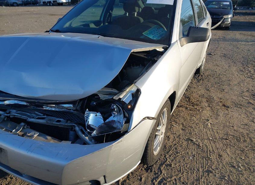 Photo 6 of 2010 Ford Focus SE (VIN 1FAHP3FN0AW233738)