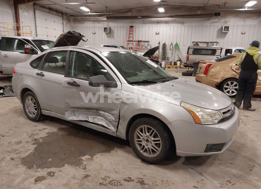 2010 Ford Focus SE (VIN 1FAHP3FN0AW248823) main photo