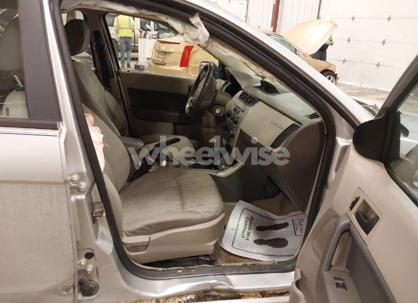 Photo 5 of 2010 Ford Focus SE (VIN 1FAHP3FN0AW248823)