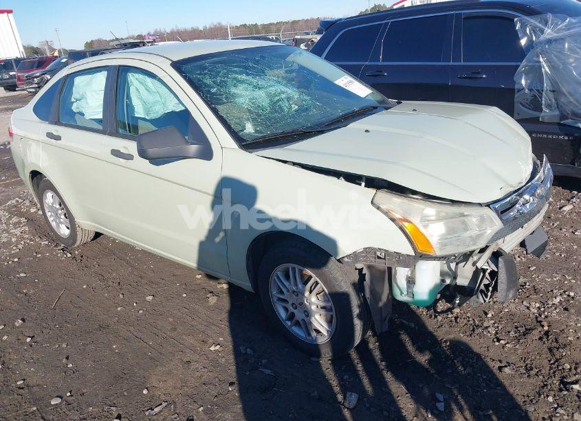 2010 Ford Focus SE (VIN 1FAHP3FN0AW255934) main photo