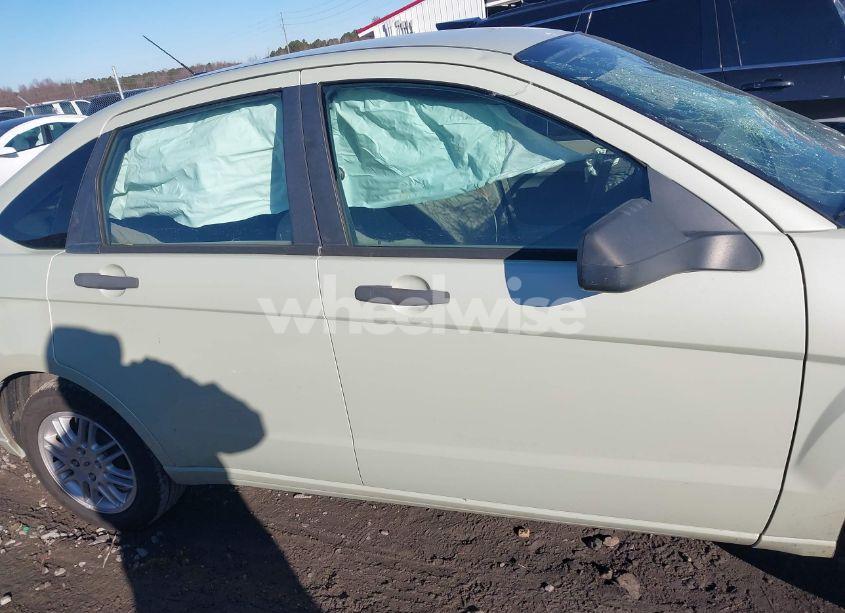 Photo 14 of 2010 Ford Focus SE (VIN 1FAHP3FN0AW255934)