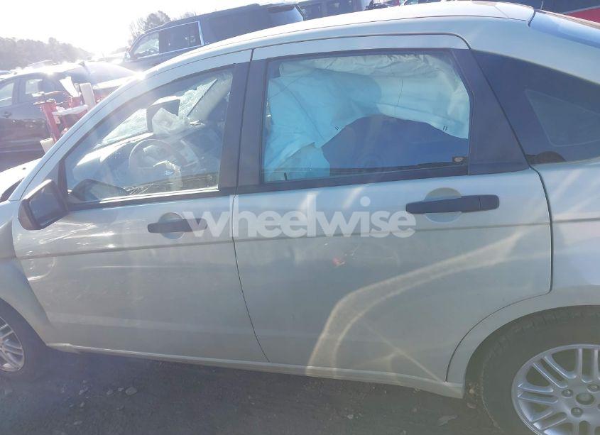 Photo 15 of 2010 Ford Focus SE (VIN 1FAHP3FN0AW255934)