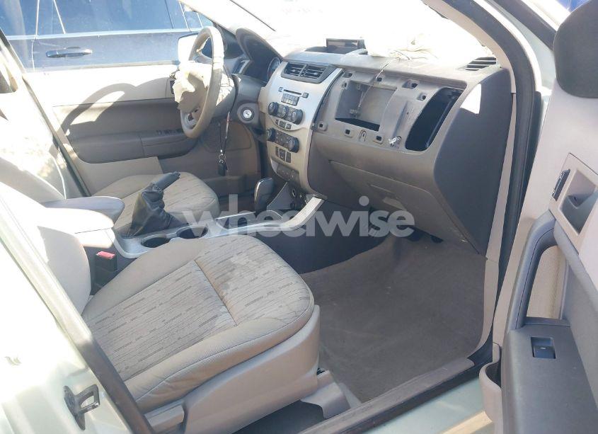 Photo 5 of 2010 Ford Focus SE (VIN 1FAHP3FN0AW255934)