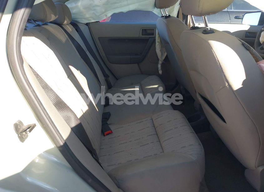 Photo 8 of 2010 Ford Focus SE (VIN 1FAHP3FN0AW255934)