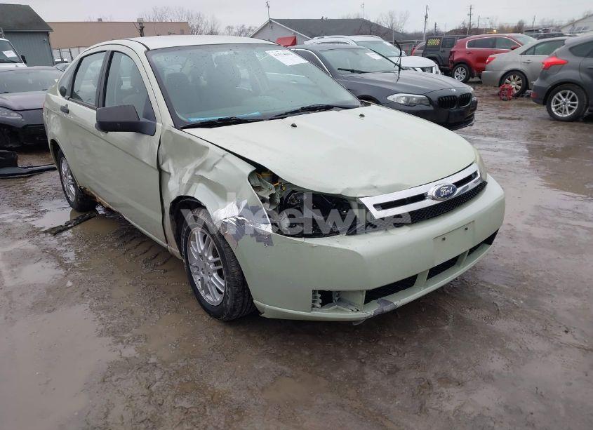 2010 Ford Focus SE (VIN 1FAHP3FN0AW264472) main photo