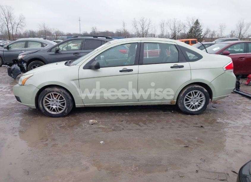 Photo 14 of 2010 Ford Focus SE (VIN 1FAHP3FN0AW264472)