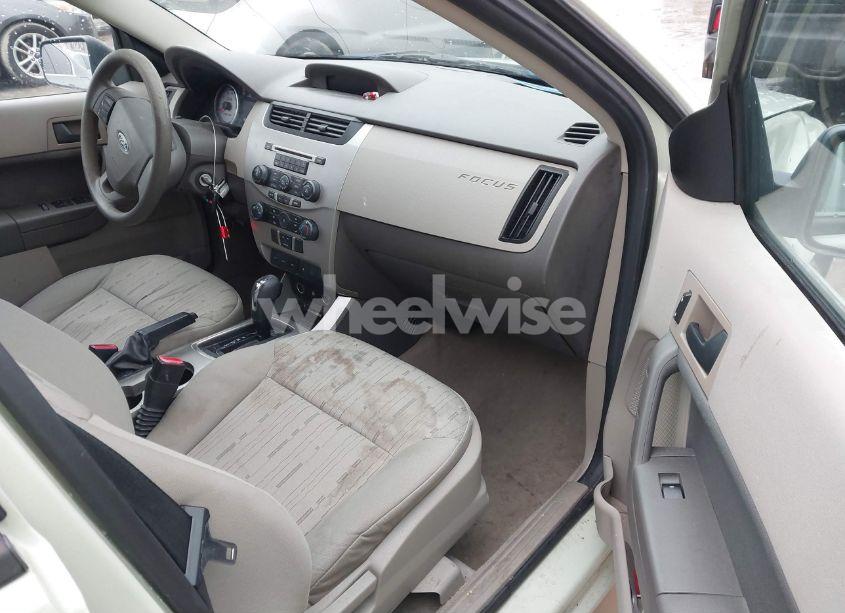 Photo 5 of 2010 Ford Focus SE (VIN 1FAHP3FN0AW264472)