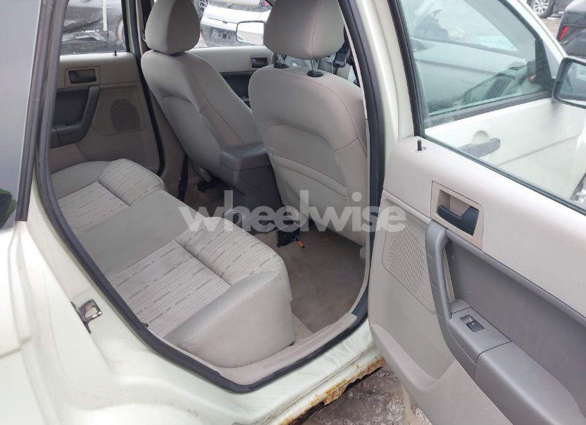 Photo 8 of 2010 Ford Focus SE (VIN 1FAHP3FN0AW264472)