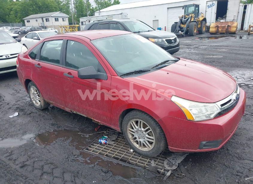 2010 Ford Focus SE (VIN 1FAHP3FN0AW272863) main photo