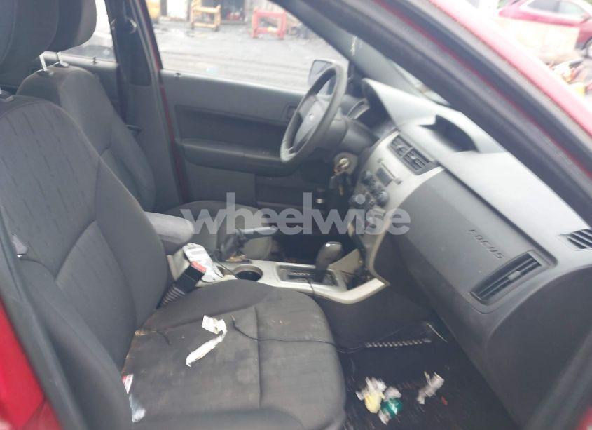 Photo 5 of 2010 Ford Focus SE (VIN 1FAHP3FN0AW272863)