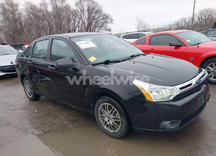 2010 Ford Focus SE (VIN 1FAHP3FN0AW279635) main photo