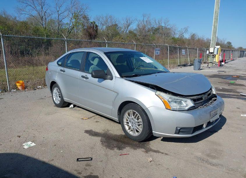 2011 Ford Focus SE (VIN 1FAHP3FN0BW105226) main photo