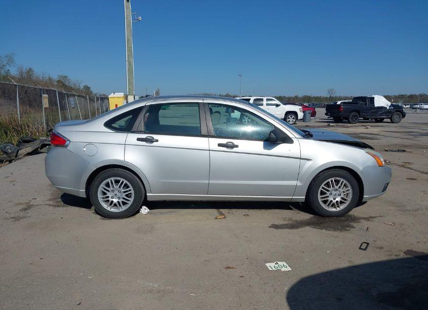Photo 13 of 2011 Ford Focus SE (VIN 1FAHP3FN0BW105226)