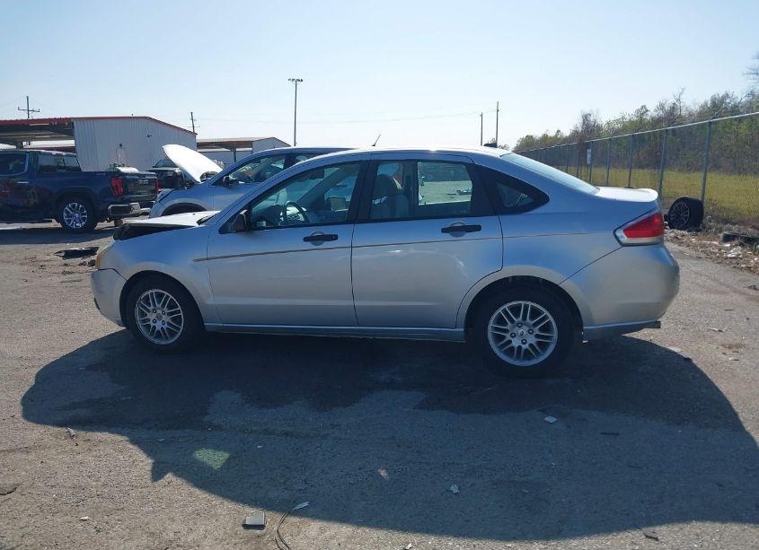 Photo 14 of 2011 Ford Focus SE (VIN 1FAHP3FN0BW105226)