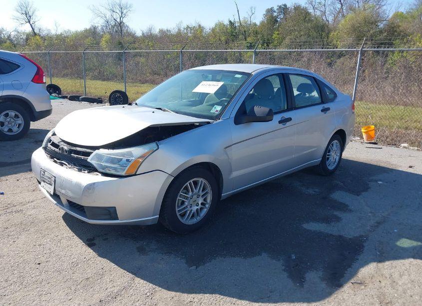 Photo 2 of 2011 Ford Focus SE (VIN 1FAHP3FN0BW105226)