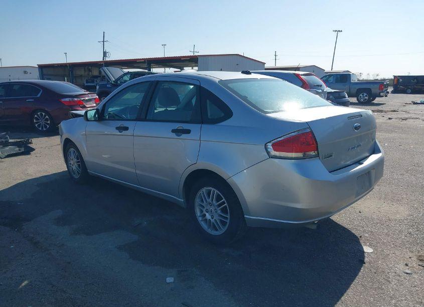Photo 3 of 2011 Ford Focus SE (VIN 1FAHP3FN0BW105226)