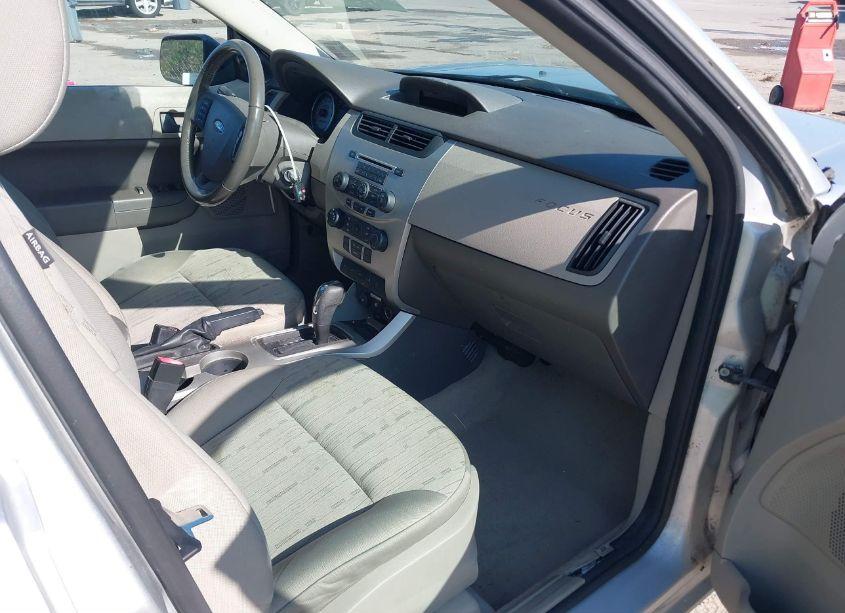 Photo 5 of 2011 Ford Focus SE (VIN 1FAHP3FN0BW105226)