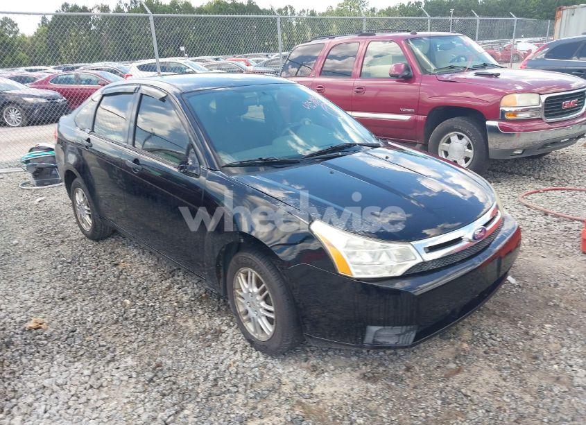 2011 Ford Focus SE (VIN 1FAHP3FN0BW120650) main photo