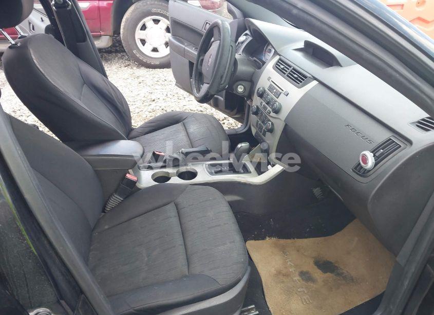 Photo 5 of 2011 Ford Focus SE (VIN 1FAHP3FN0BW120650)