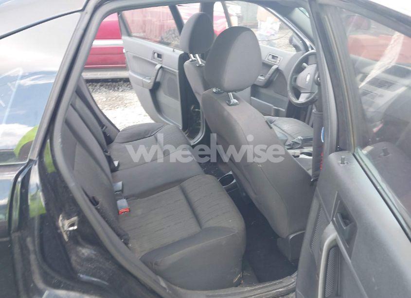 Photo 8 of 2011 Ford Focus SE (VIN 1FAHP3FN0BW120650)