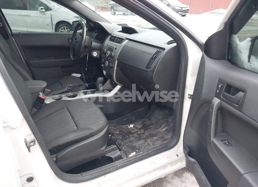 Photo 5 of 2011 Ford Focus SE (VIN 1FAHP3FN0BW139604)